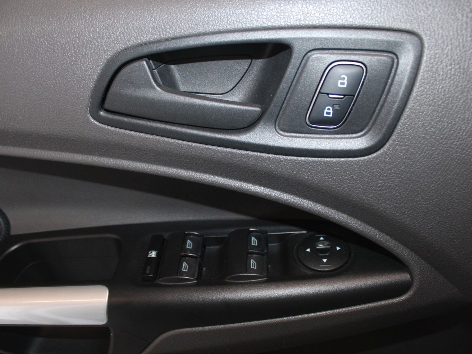 Fahrzeugabbildung Ford Transit Connect L2 Rollstuhlrampe Heckausschnitt