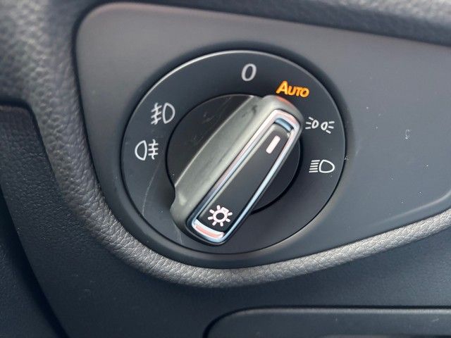 Fahrzeugabbildung Volkswagen Touran 1.5TSI DSG Highline 7-Sitz+STDHZ+AHK+PANO