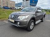 Mitsubishi L200 Plus Club Cab 4WD - Mitsubishi L200: Club Cab