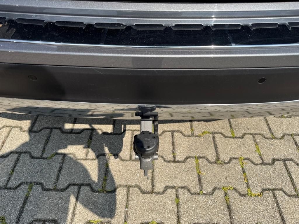 Fahrzeugabbildung Mercedes-Benz GLB 220 d 4M Navi Memo HUD LED KeyLess RDK