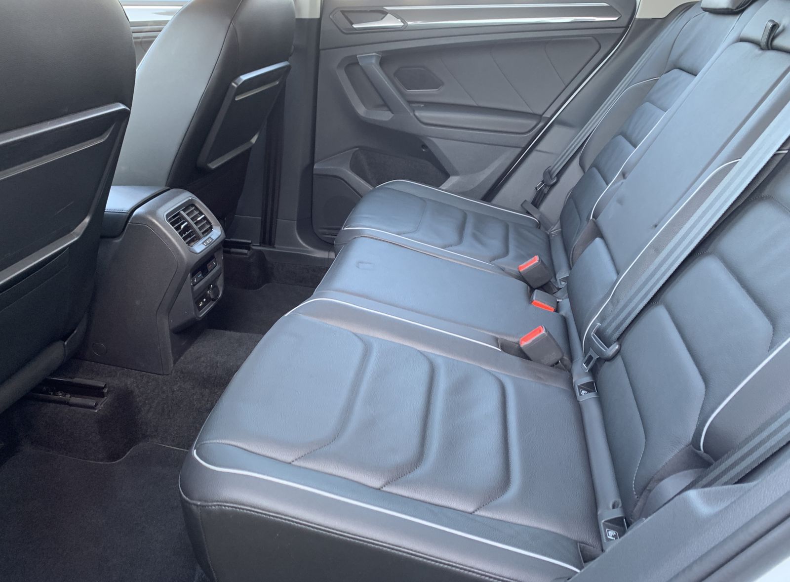 Fahrzeugabbildung Volkswagen Tiguan 2.0 TSI*Highline*4Motion*Leder*AHK*LED*