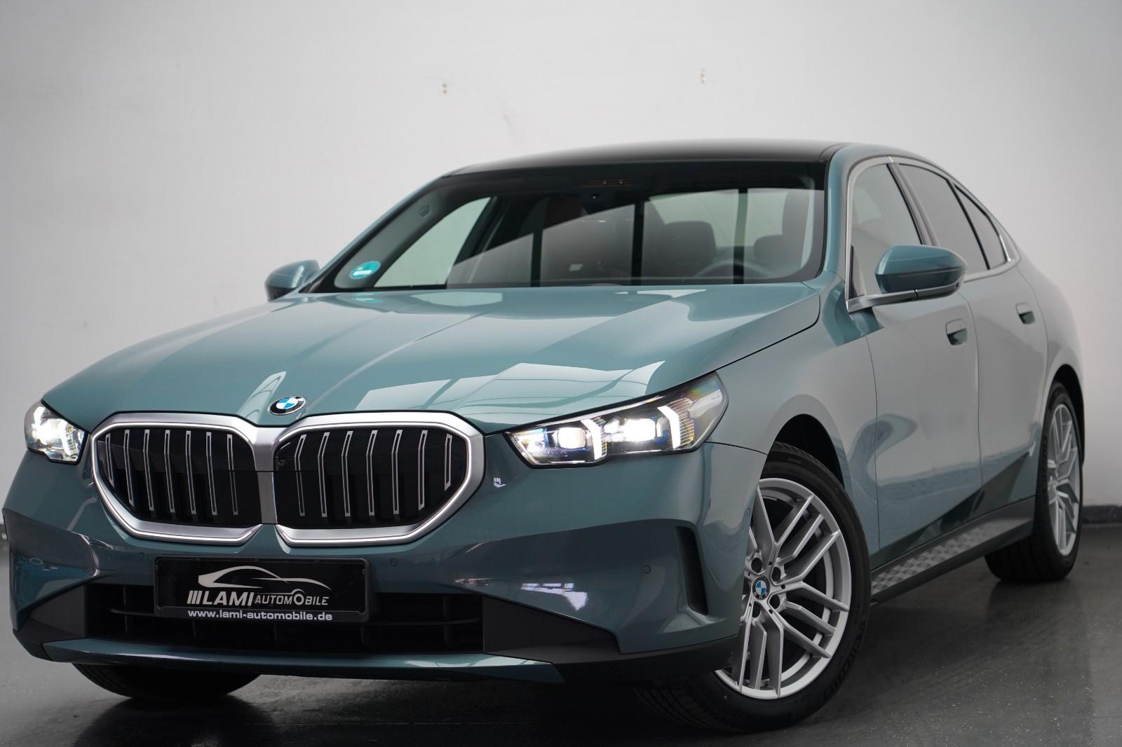 BMW 520 d xDrive PANO ICONIC 360 HEADUP KEY B&W