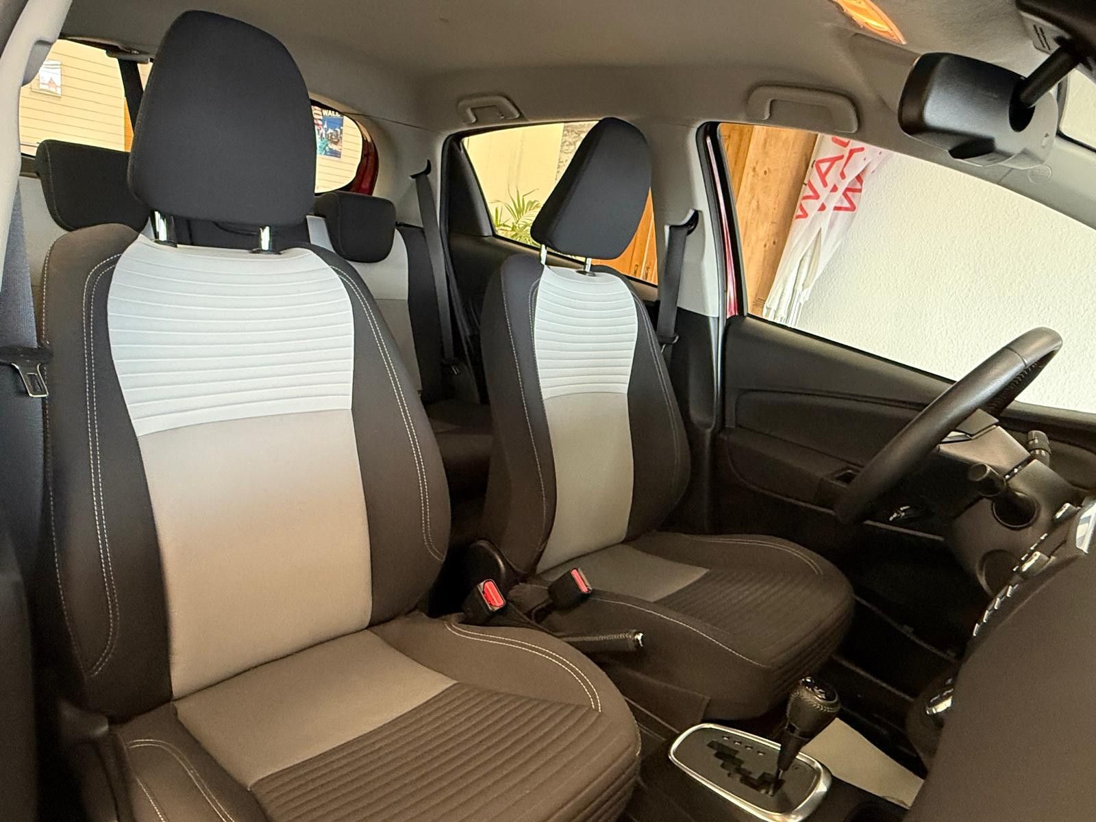 Fahrzeugabbildung Toyota Yaris Hybrid Team D /WENIG KM/SCHECKHEFT/KAMERA