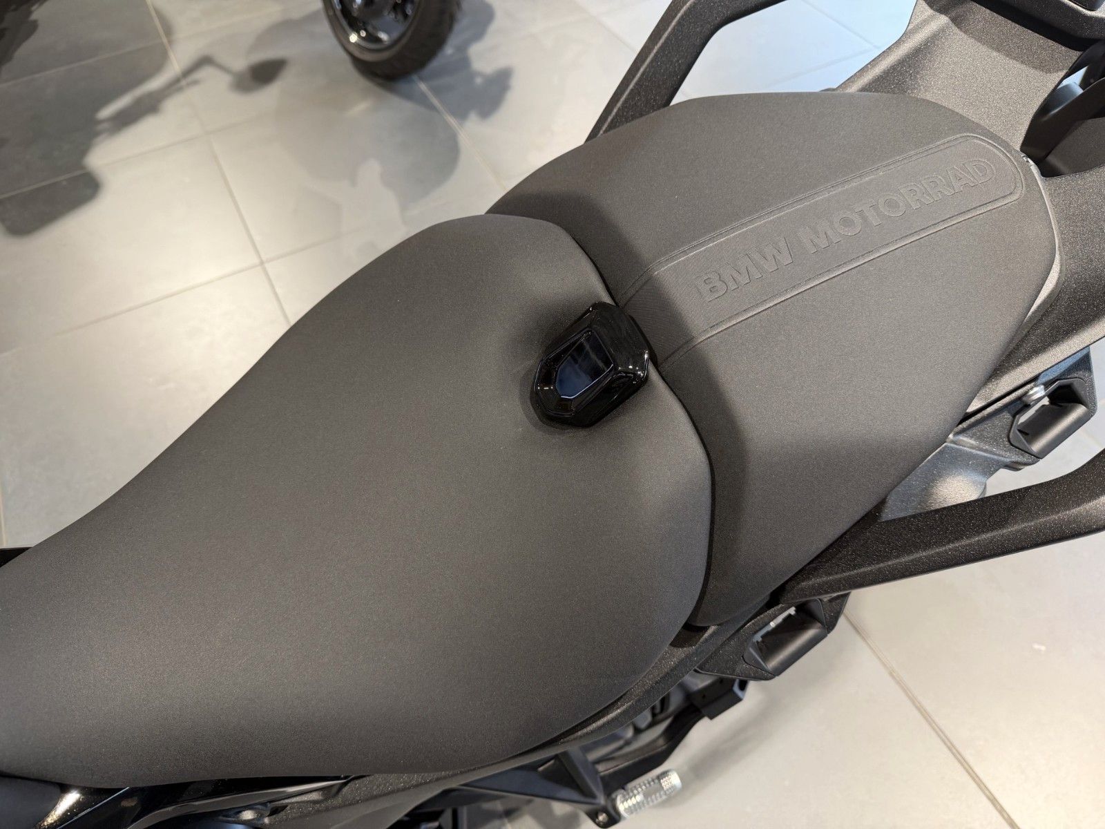 Fahrzeugabbildung BMW R 1300 RS ASA Triple Black 4 Pakete