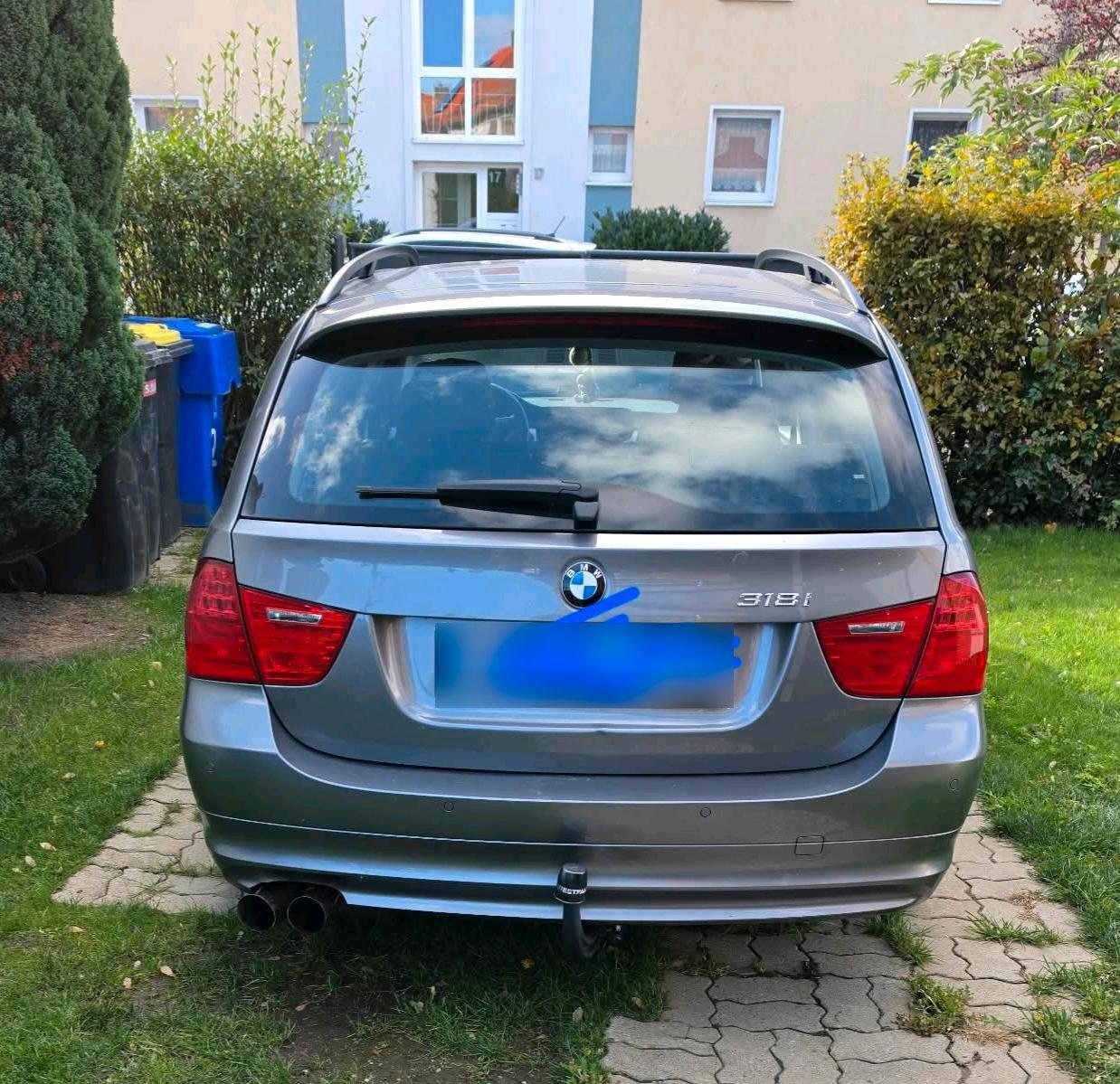 BMW  2009 — interior