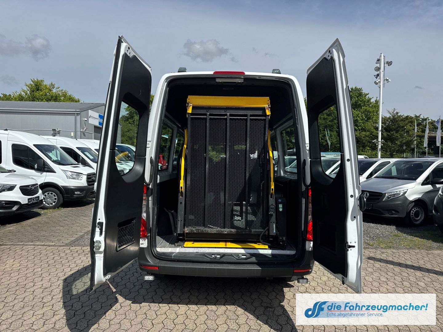 Fahrzeugabbildung Mercedes-Benz Sprinter III Tourer 311 CDI L2 VI Totwinkelassis