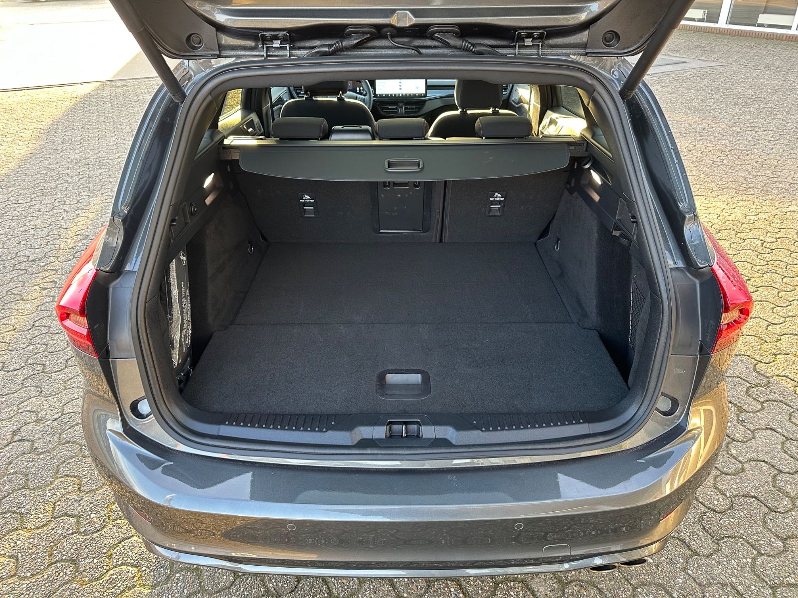 Fahrzeugabbildung Ford Focus Turnier 1.0 ST-Line X Pano/ACC/Matrix/Navi