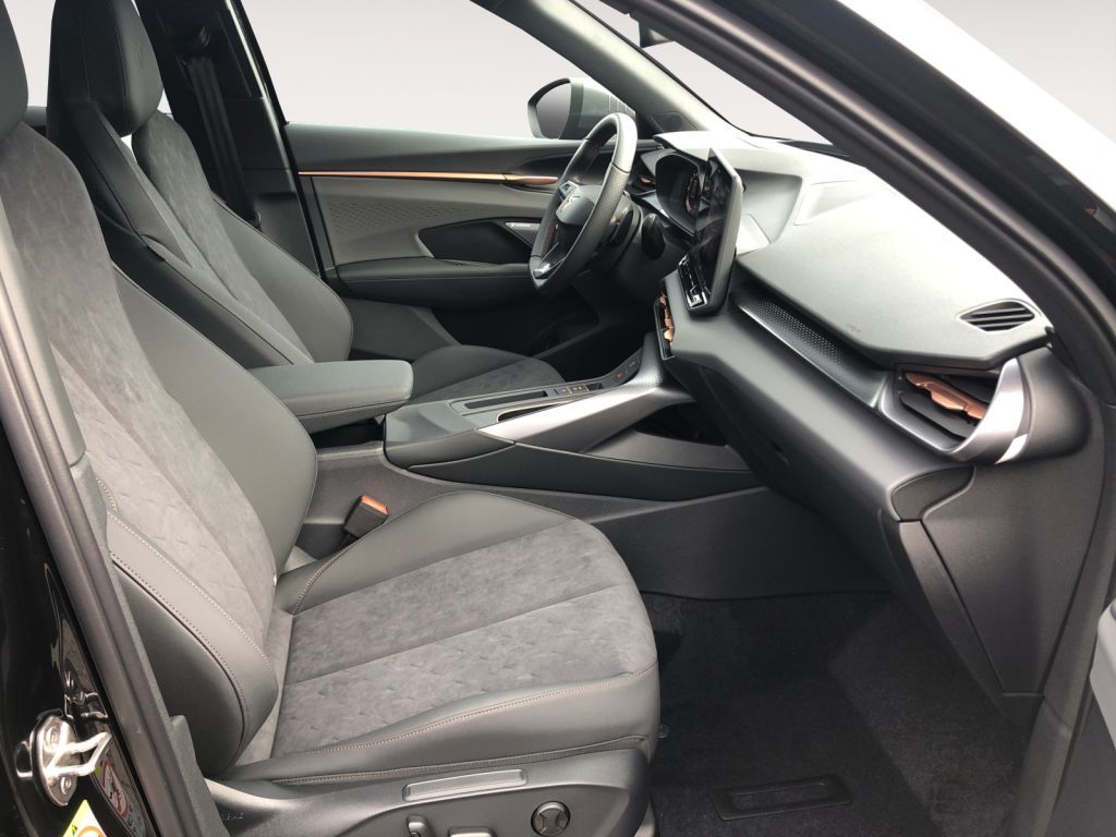 Fahrzeugabbildung CUPRA Terramar 1.5 eTSI DSG AHZV Edge Paket Sennheiser