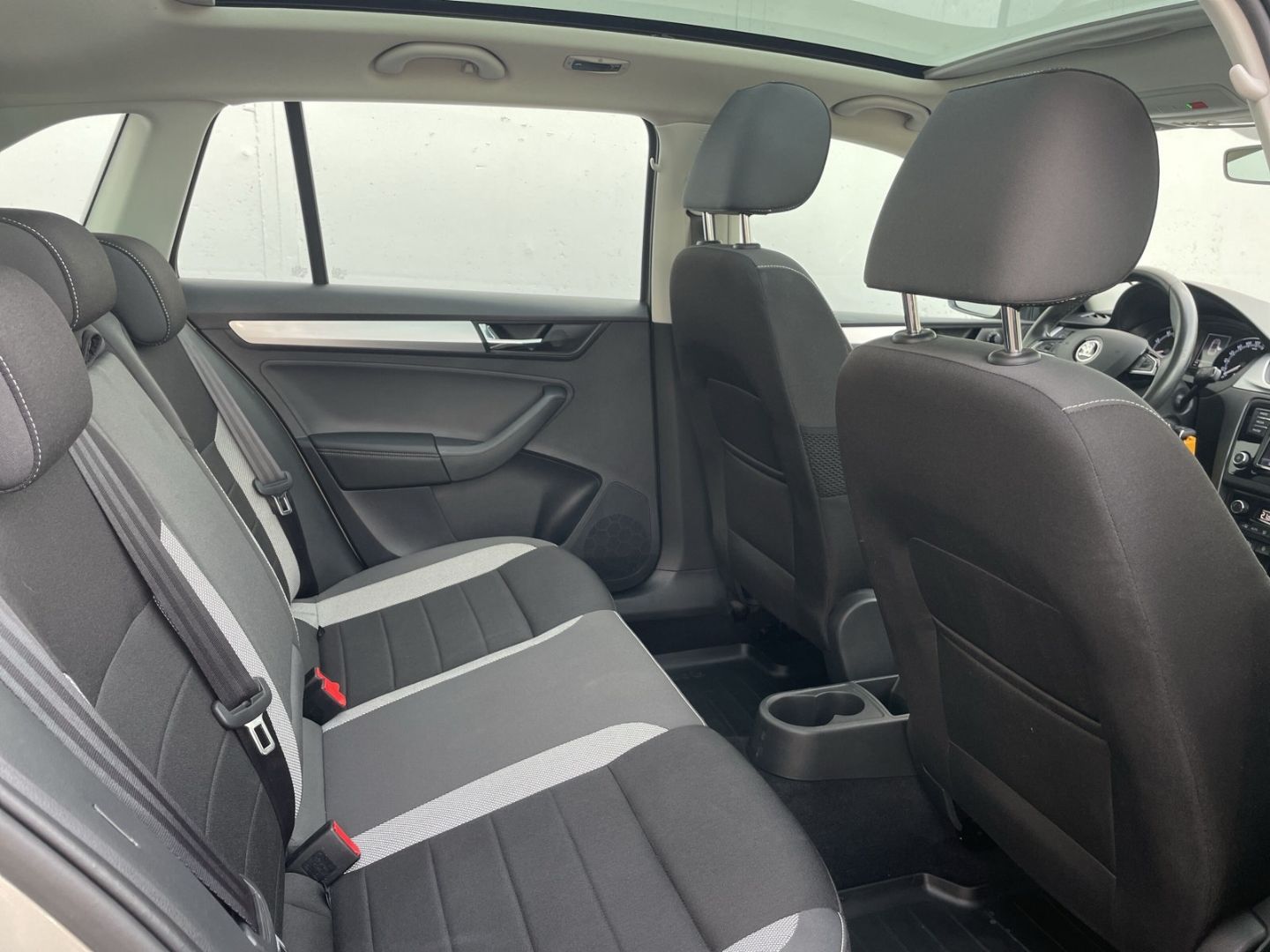 Rapid Spaceback 1.4 TSI DSG Ambition AHK/Pano/Xe