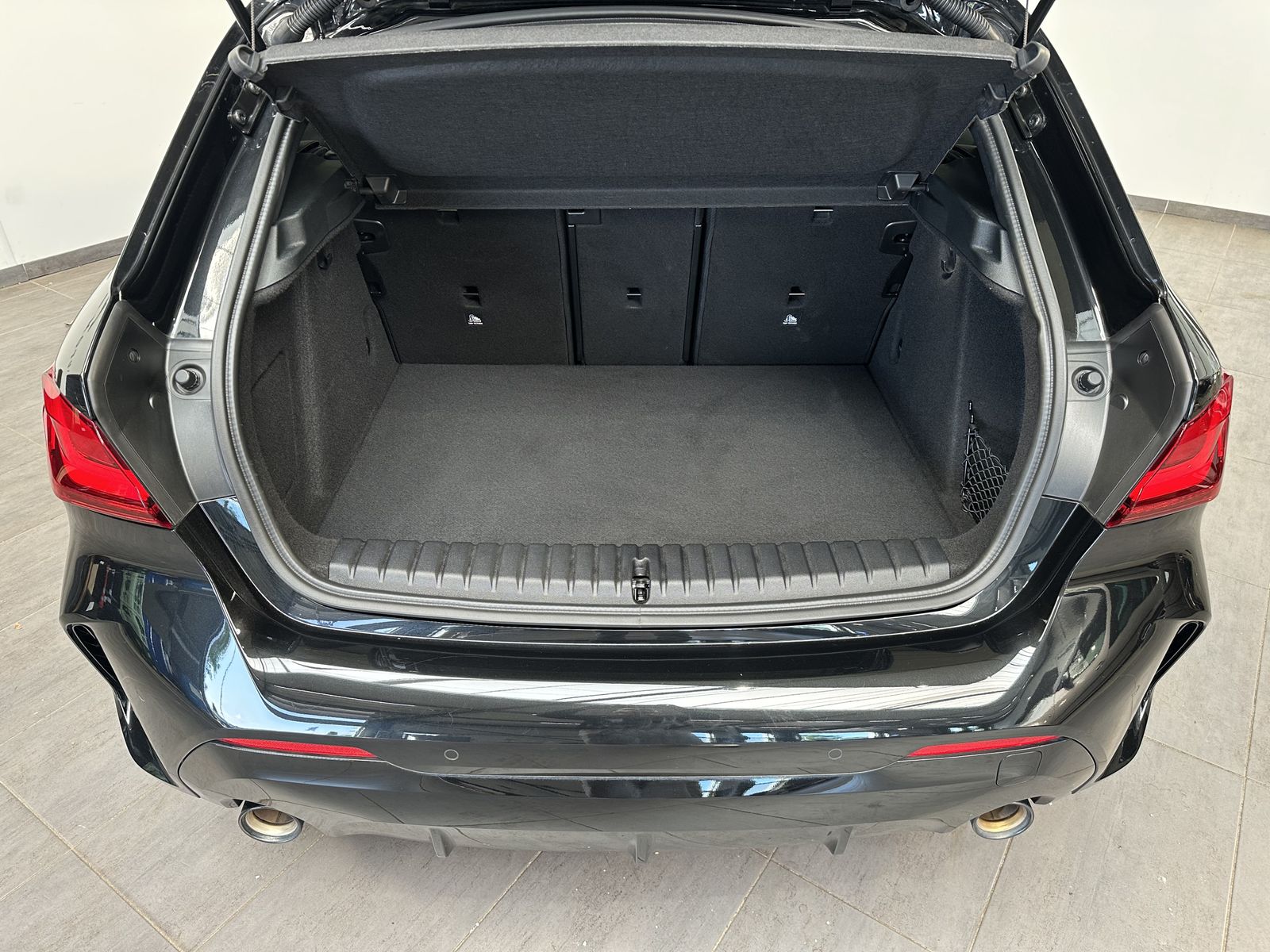 Fahrzeugabbildung BMW 120i M-Sport NAV+LED+PANO+SHZ+KAM+PARKASS+18ZOLL
