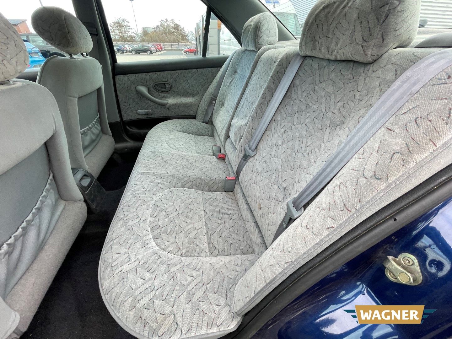 Fahrzeugabbildung Peugeot 406 SR Klimaanlage Servolenkung Motorschaden