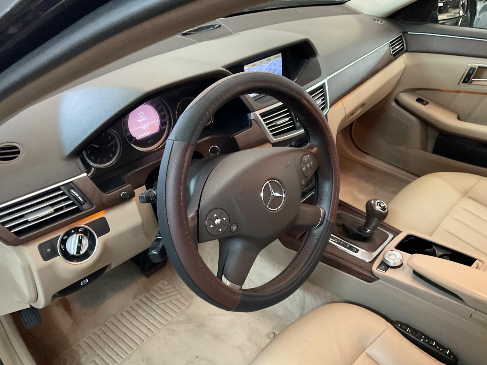 Mercedes-Benz E220 2011 — photo 33