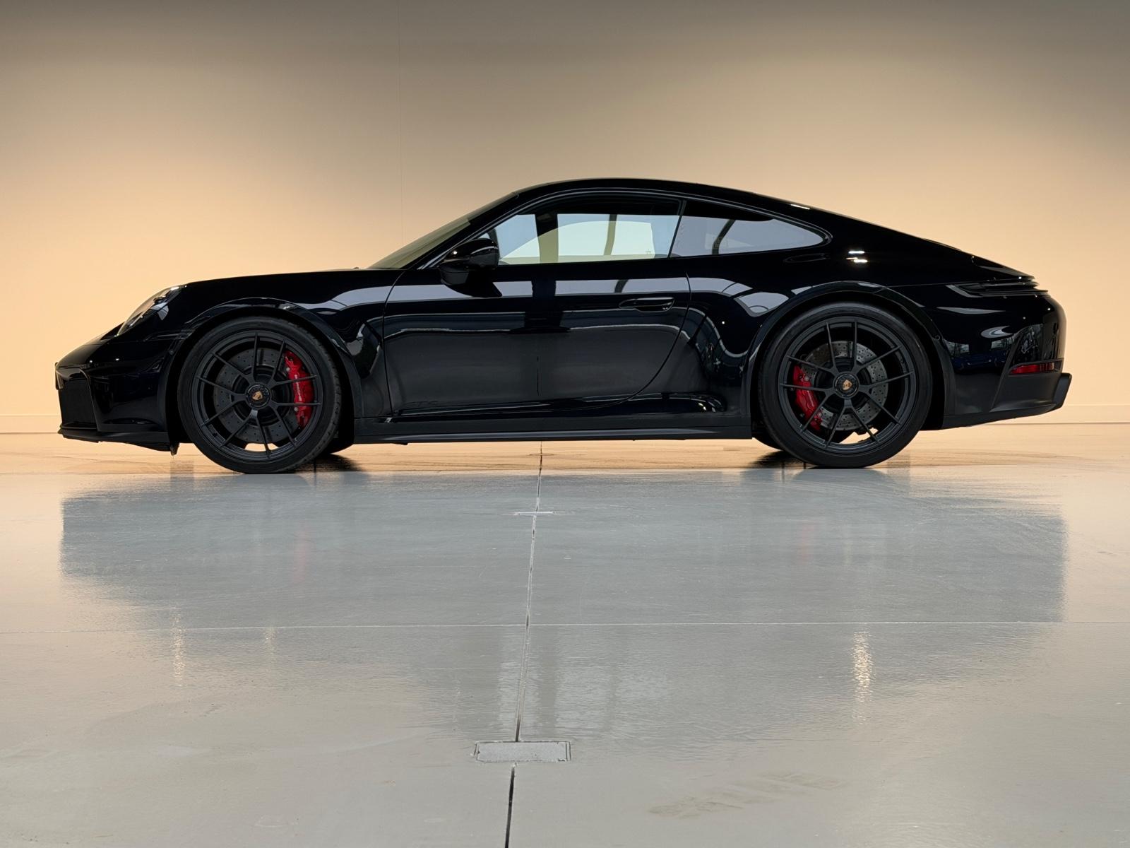 Porsche 992 Carrera 4 GTS Coupé 2800km!