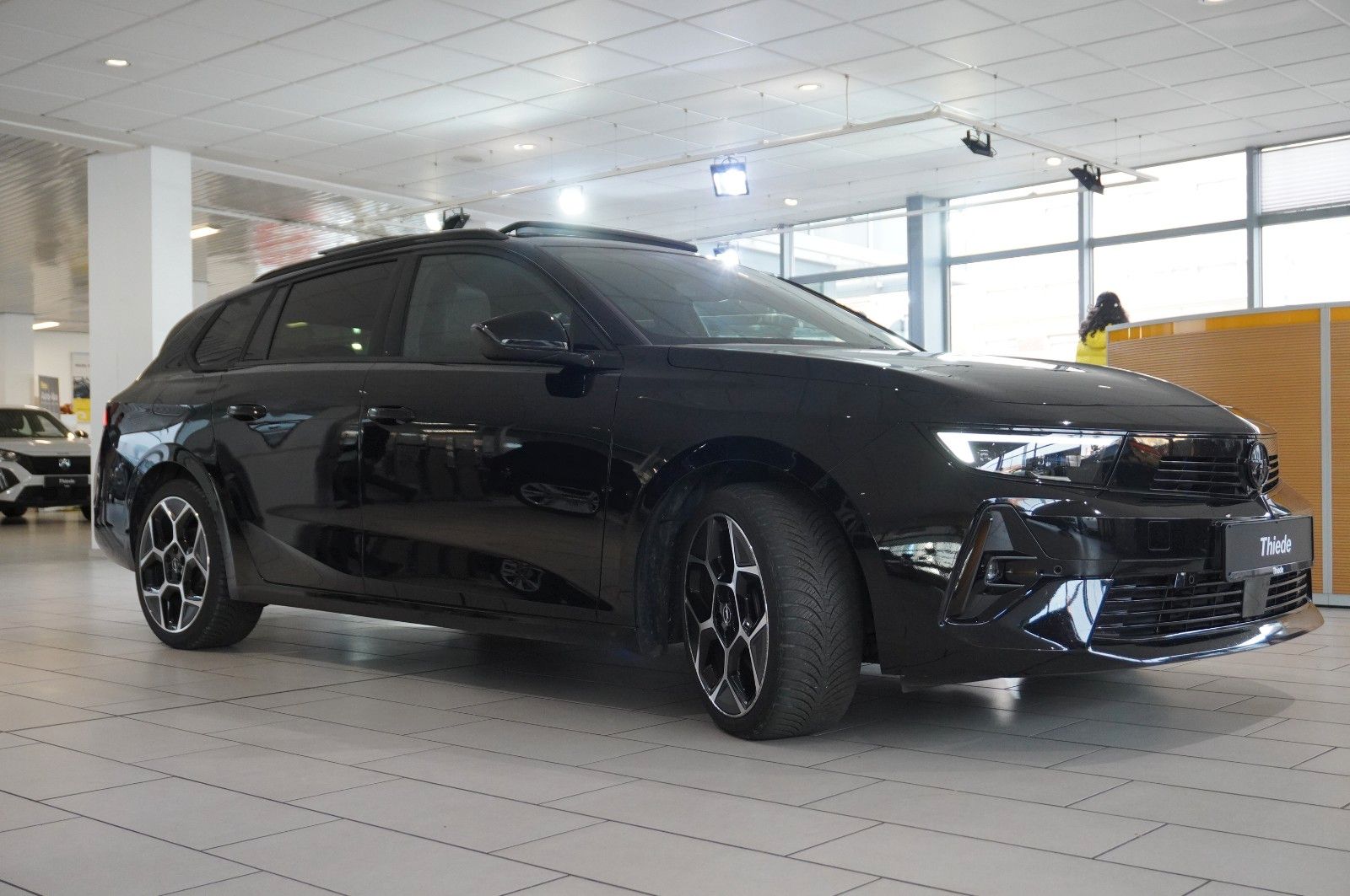 Fahrzeugabbildung Opel Astra L ST 1.2T ULTIMATE NAVI/LED/360°/VIRT/DAB+