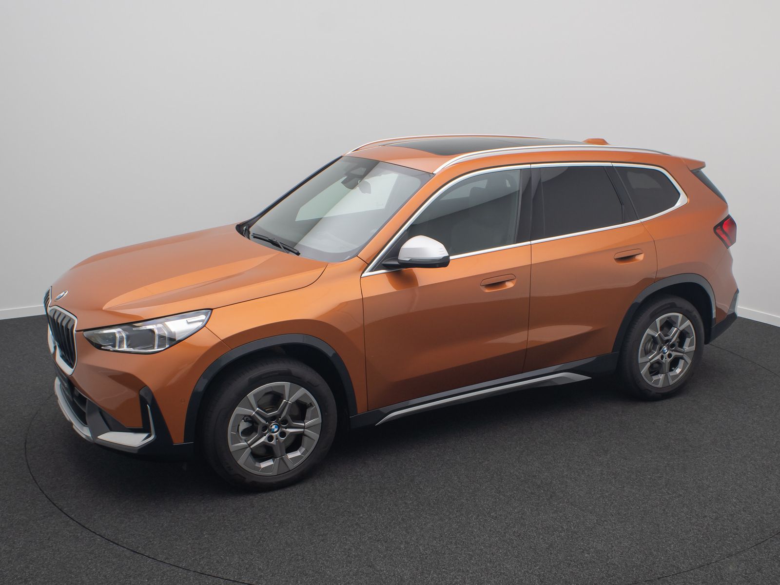 Fahrzeugabbildung BMW X1 xD23d xLine Panoram 360&deg;HUD AHK H/K DAB Voll