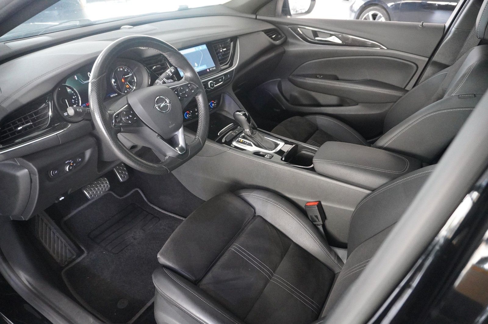 Fahrzeugabbildung Opel Insignia B ST 2.0D ULTIMATE NAVI/LED/KAMERA/AHK