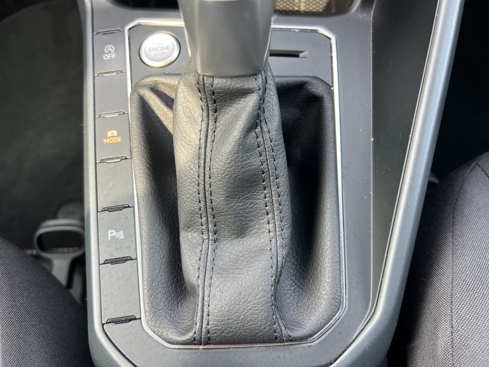 Fahrzeugabbildung Volkswagen Taigo R-Line TSI DSG IQ.Light ACC SHZ RearView N