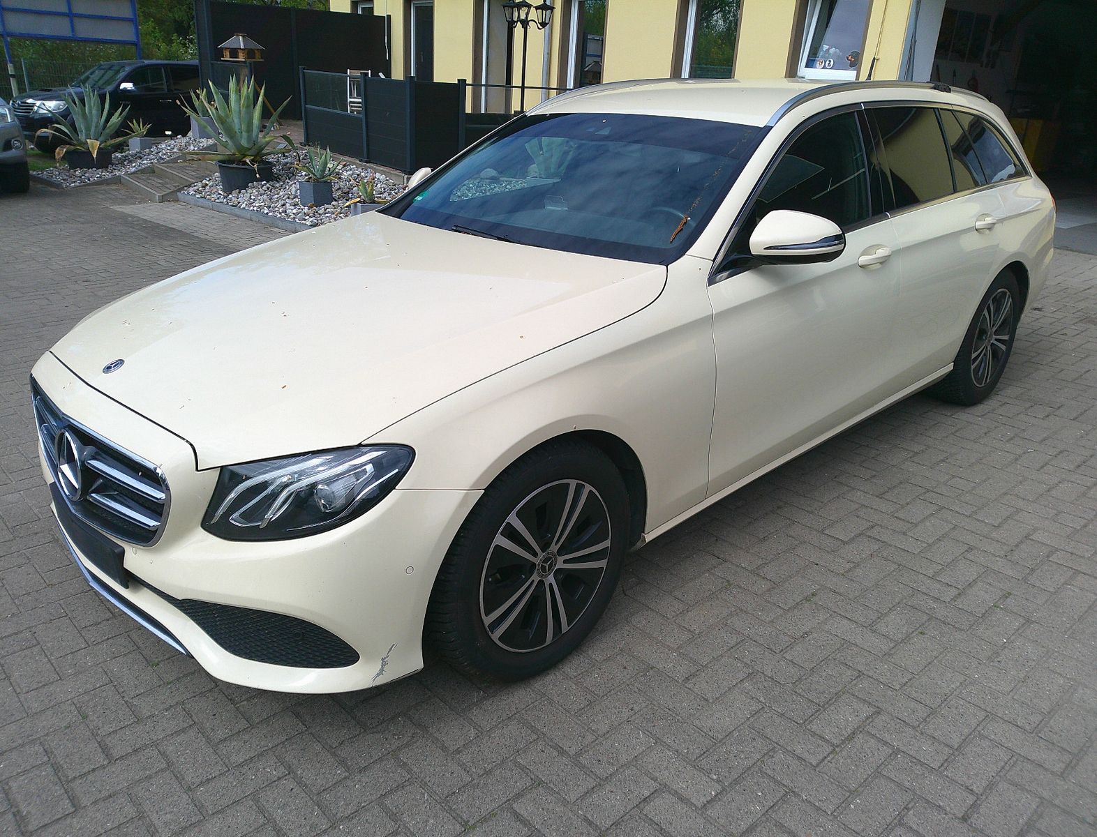 MERCEDES-BENZ E 220 d  FESTPREIS !