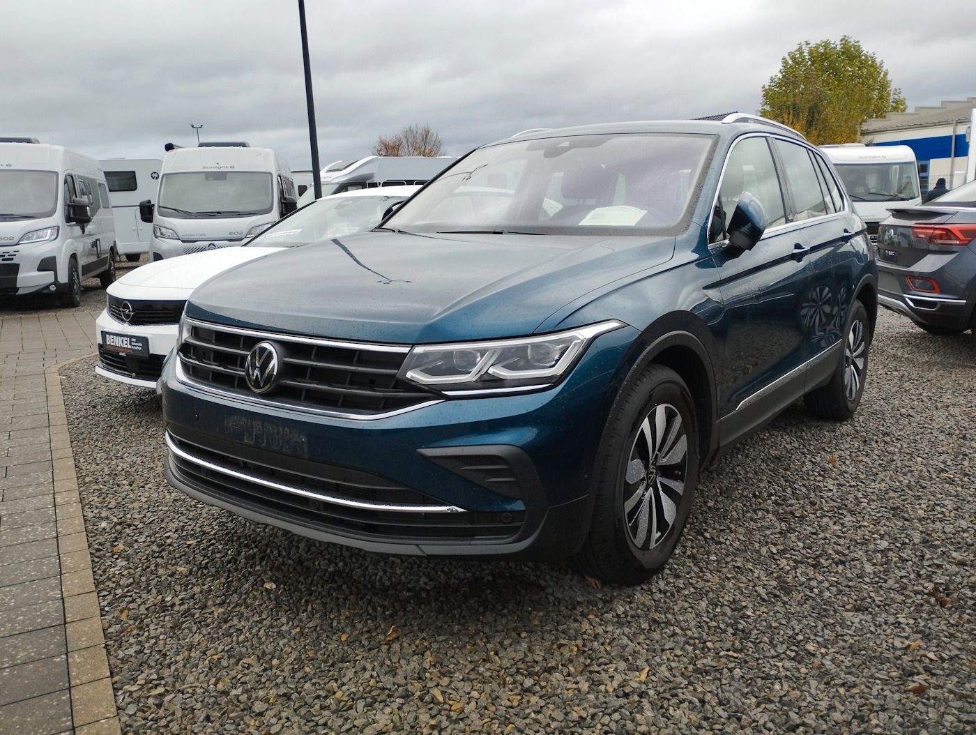 Fahrzeugabbildung Volkswagen Tiguan 1.5 MOVE NEU53T DSG AHK Matrix Kamera LHZ
