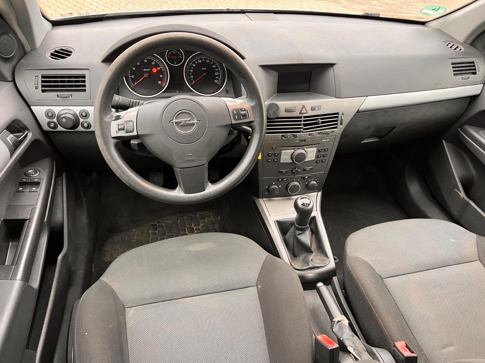 Opel Astra 2005 — photo 18
