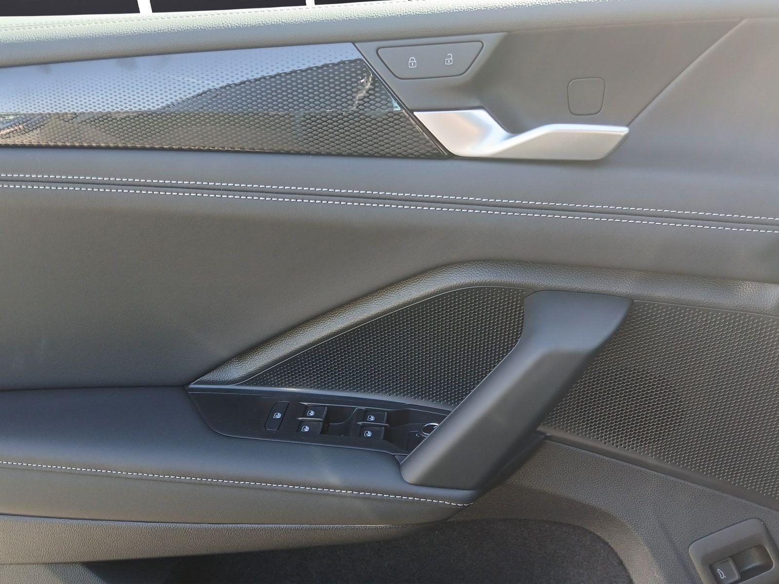 Fahrzeugabbildung Volkswagen Tiguan Energy eTSI DSG IQ.Light ACC AHK SH LRHzg