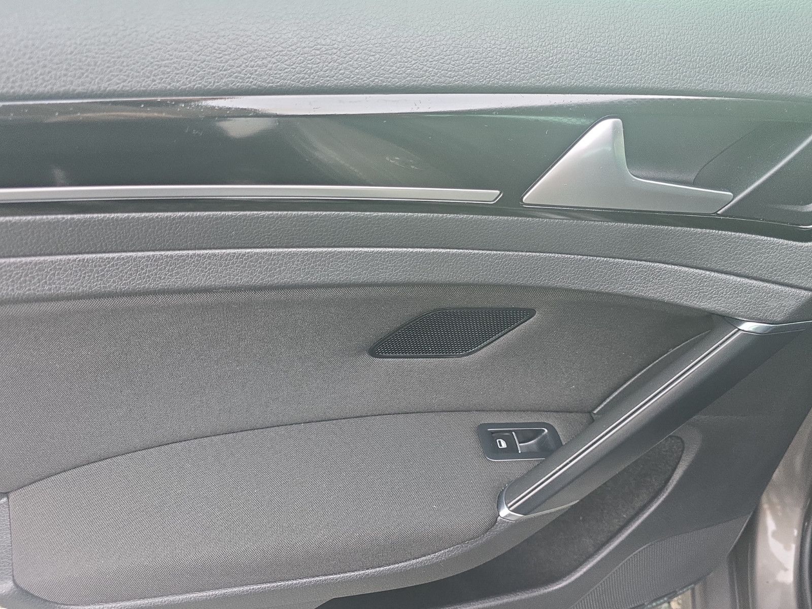 Fahrzeugabbildung Volkswagen Golf VII  Highline BMT/NAVi/PDC/XENON