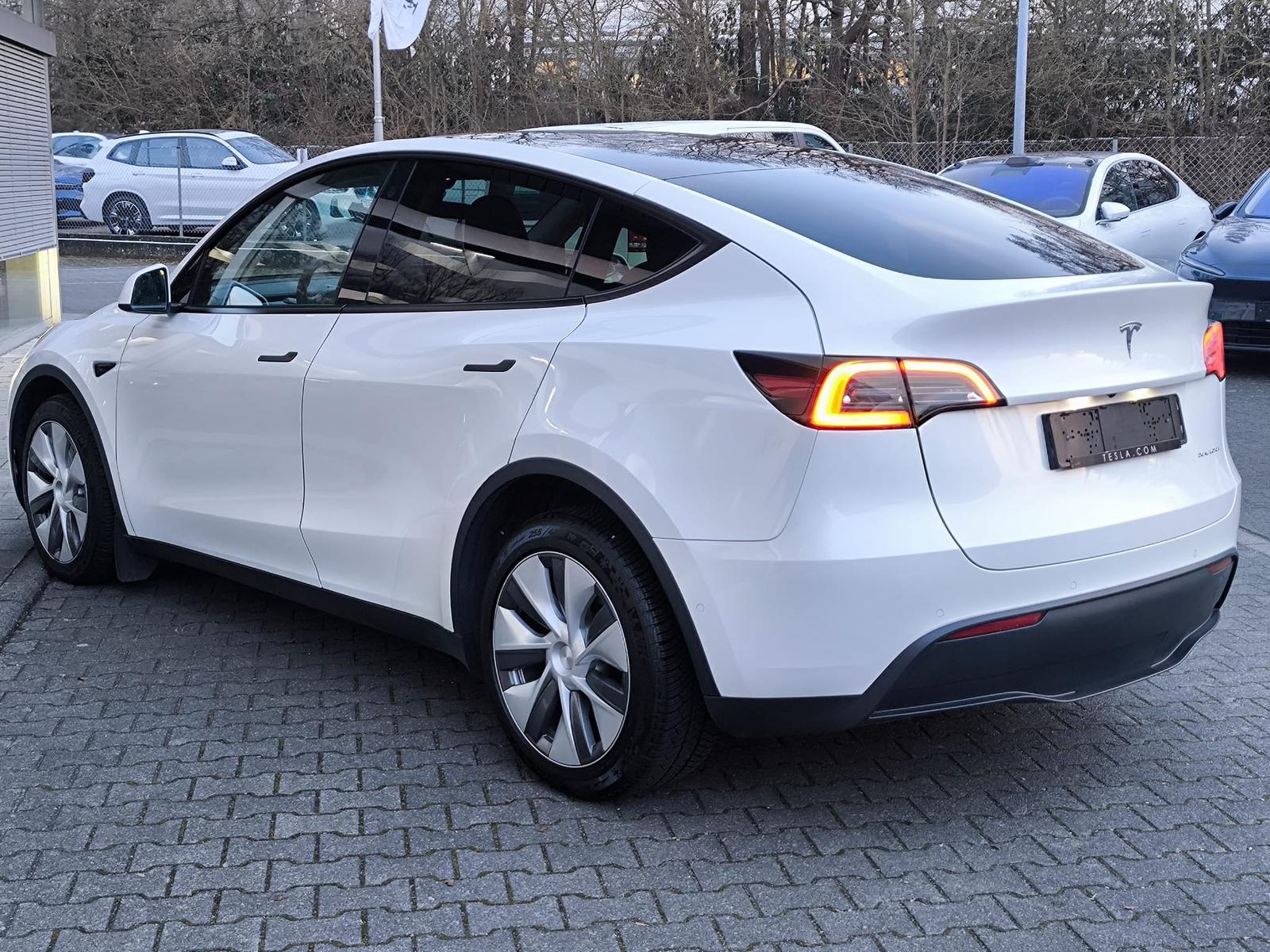 Tesla Model Y LR Dual AWD PANO+STDHZ+NAVI+LED+ACC+19"+