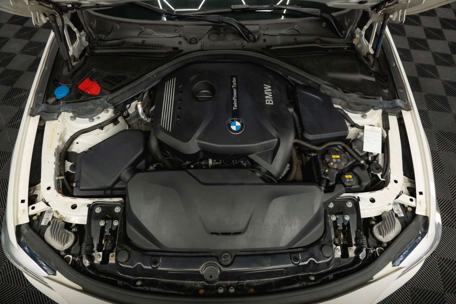 Fahrzeugabbildung BMW 420i M Sport Coupe Shadow Line Performance LCI