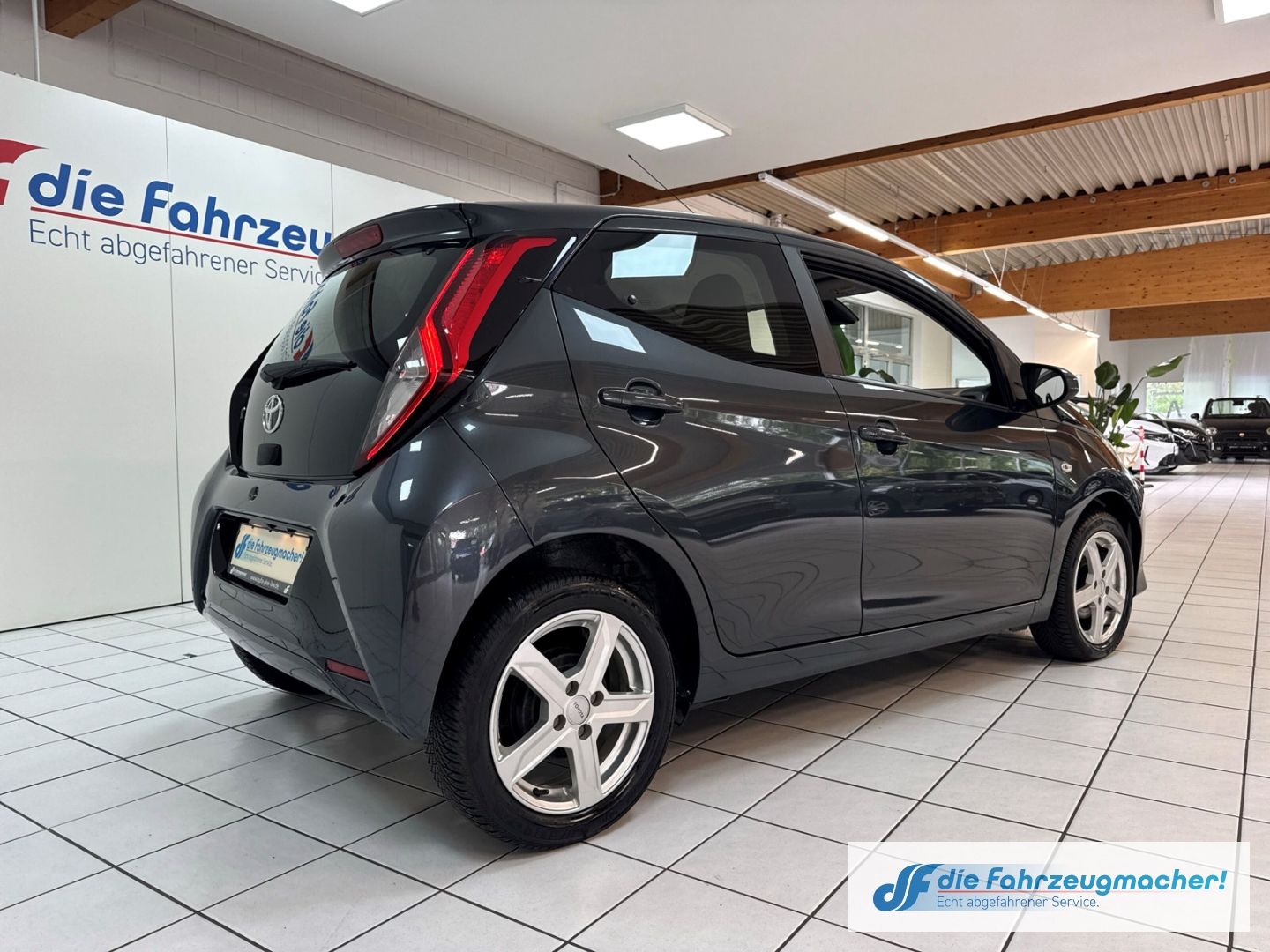 Fahrzeugabbildung Toyota Aygo X-Play Connect ACC Apple CarPlay Android Au