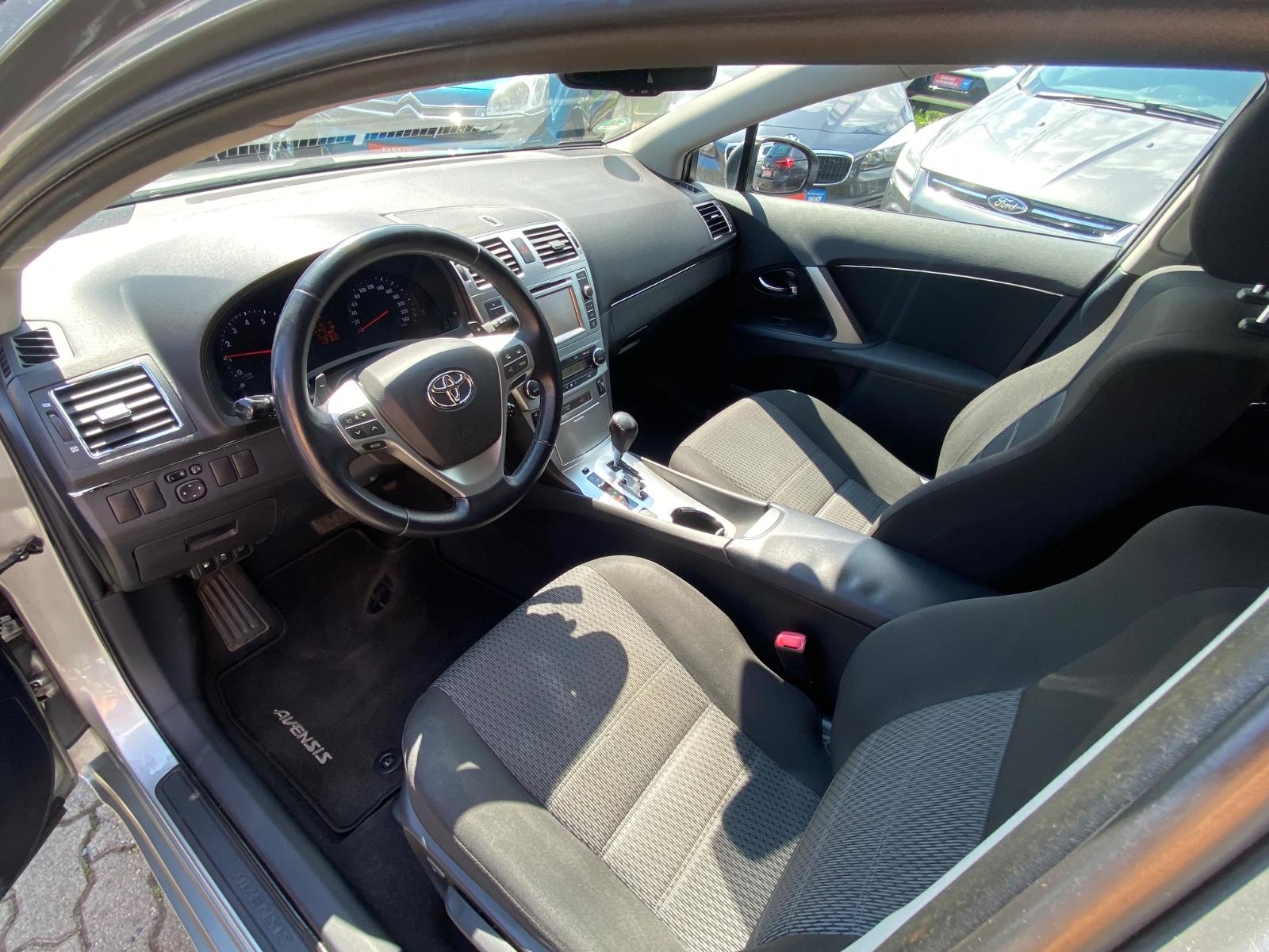 Toyota Avensis 2013 — photo 13
