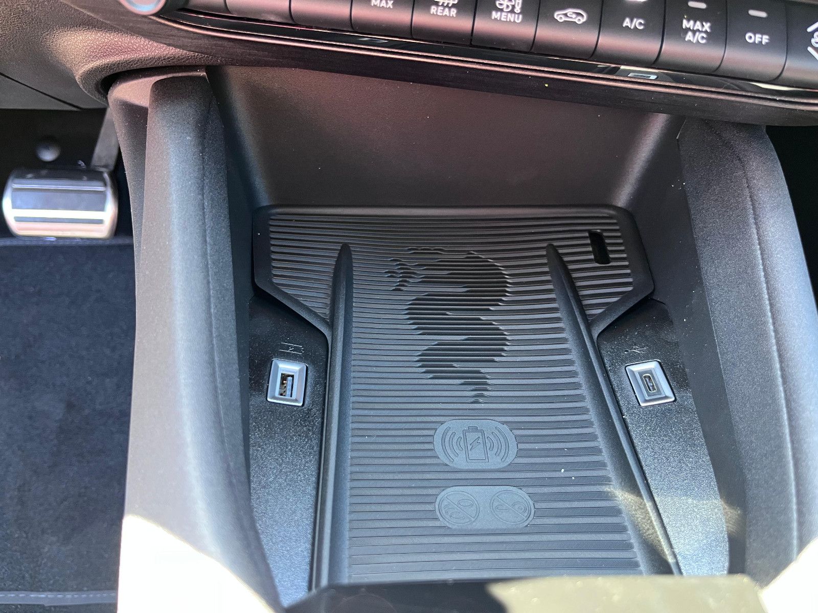 Fahrzeugabbildung Alfa Romeo Junior Ibrida 1.2 VGT 48V-Hybrid 107 kW Ti