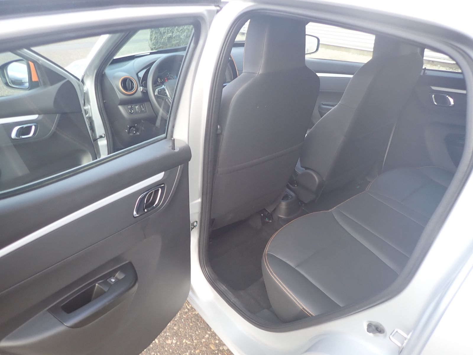 Fahrzeugabbildung Dacia Spring Electric Comfort Plus 45 PS