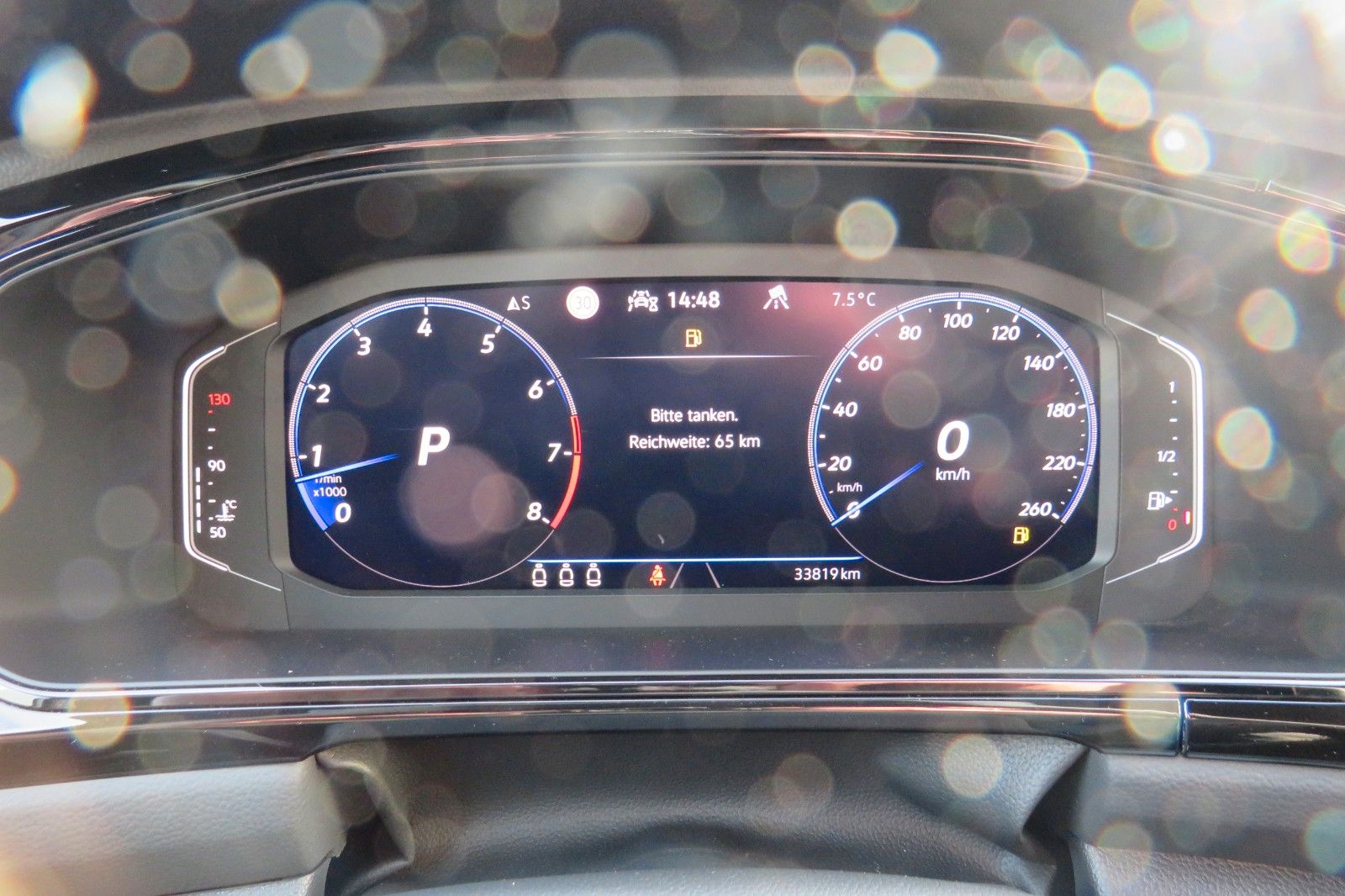 Fahrzeugabbildung Volkswagen T-Roc R-LINE AHK DCC ACC NAVI KAMERA 8-FACH 1.H