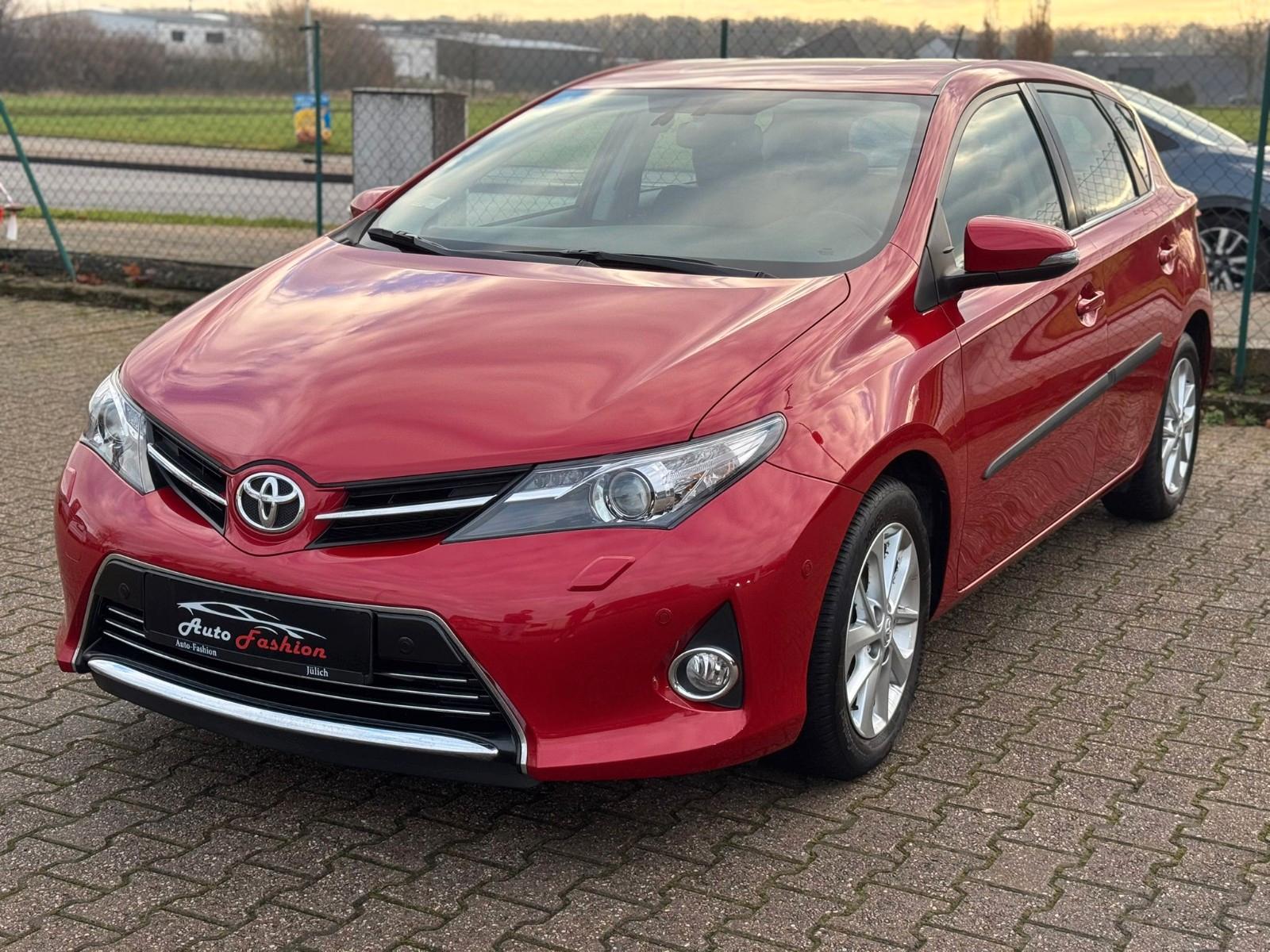 Toyota Auris Automatik  Teilleder Xenon