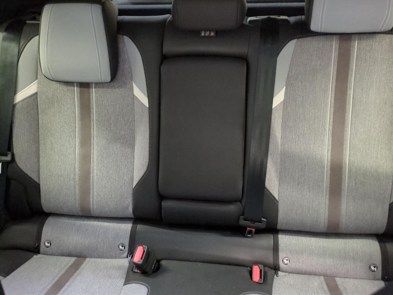 Fahrzeugabbildung Opel Astra L Lim. 5-trg. Elegance Plug-in-Hybrid