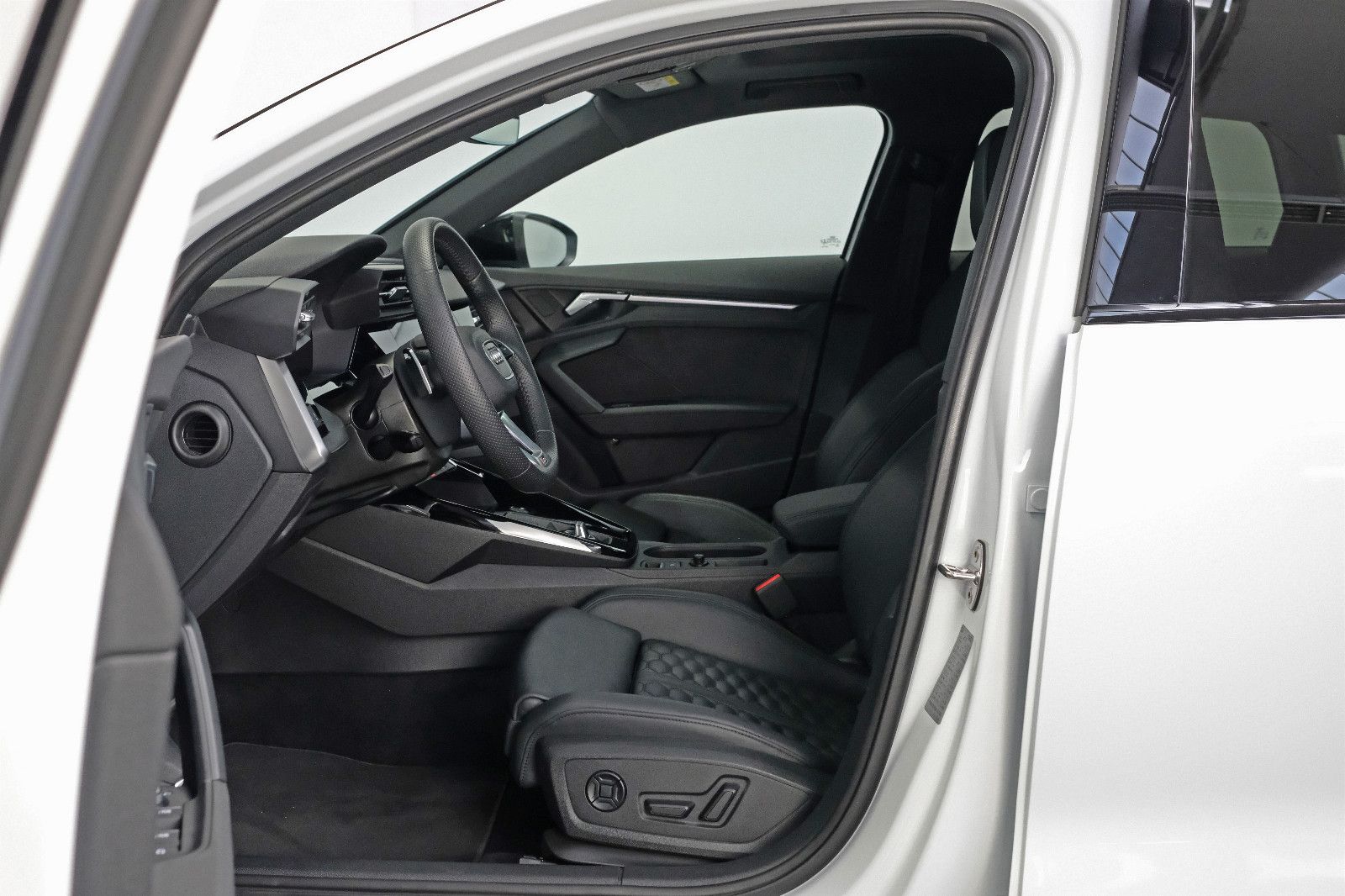 Fahrzeugabbildung Audi RS3 Sportback|BANG & OLUFSEN|PANO|MATRIX|280KM/H