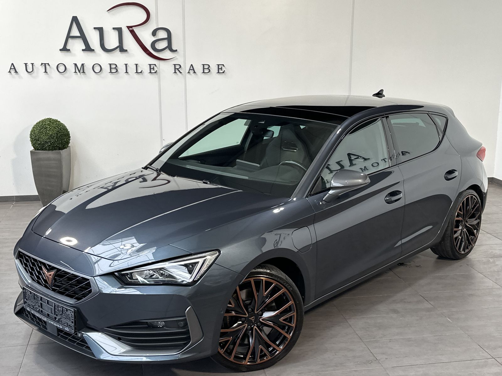 Fahrzeugabbildung CUPRA Leon 1.4 eHybrid DSG VZ NAV+LED+PANORAMA+19ZOLL