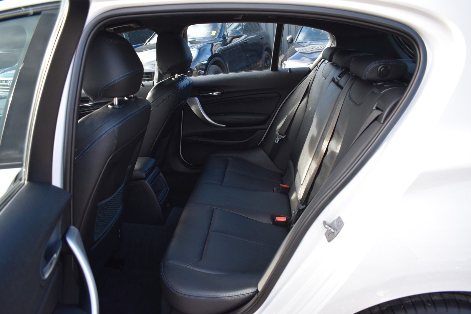 Fahrzeugabbildung BMW 118i Lim. Edition M Sport Shadow Navi Leder LED