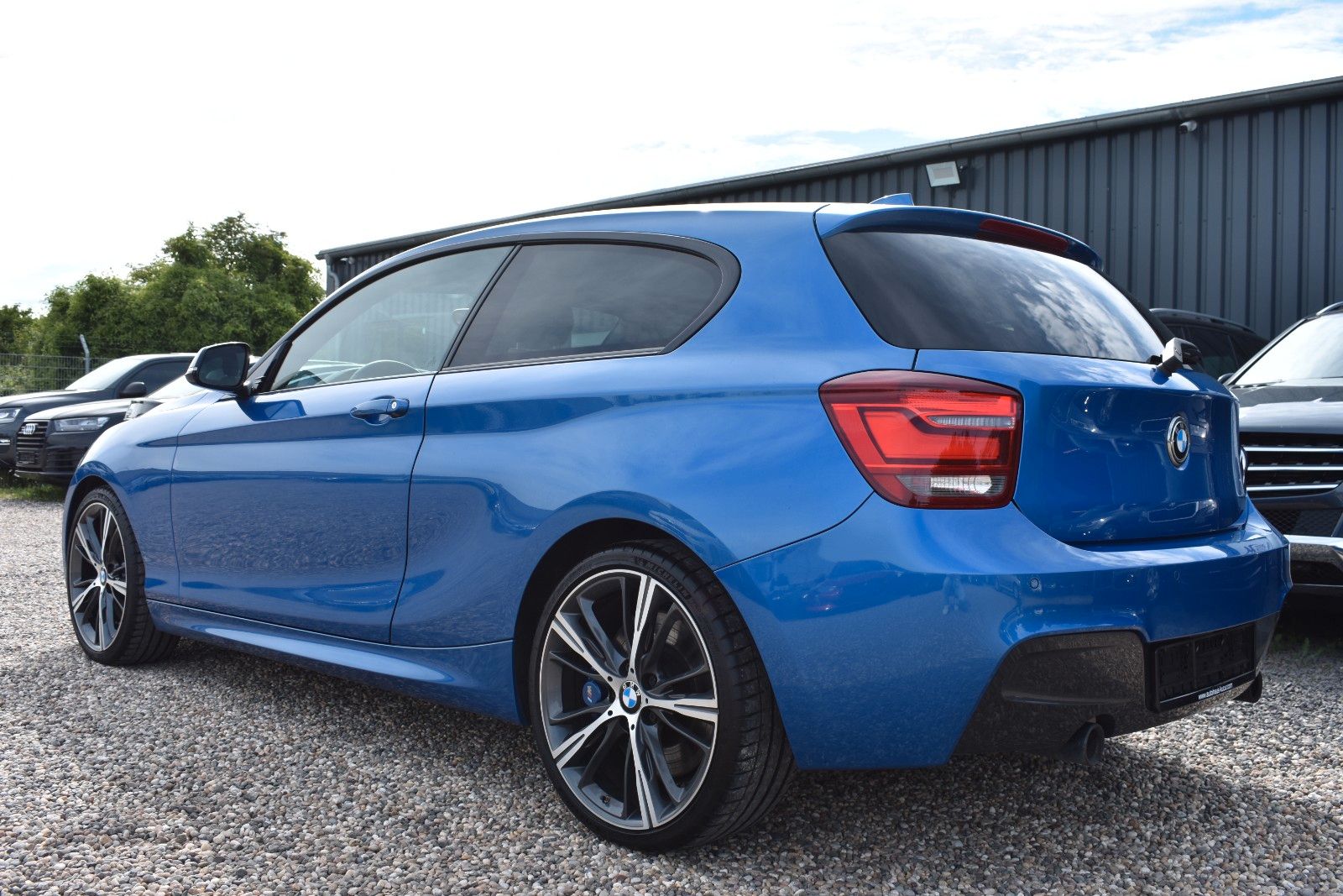 Fahrzeugabbildung BMW BMW M135i xDrive H&K 19 Zoll Navi Prof