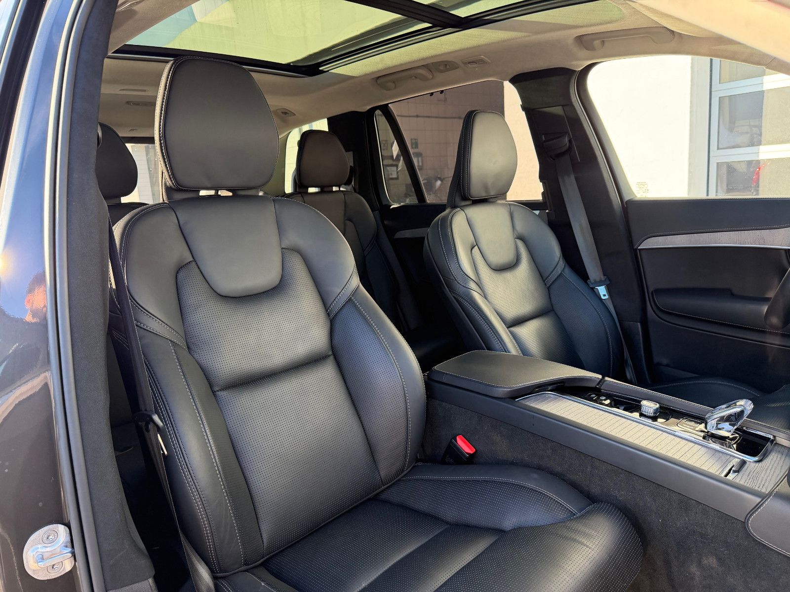Fahrzeugabbildung Volvo XC90 B5 D Ultimate Dark AWD*B&W*LUFT*STHZG*360*