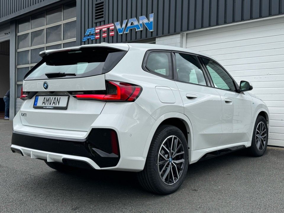 Fahrzeugabbildung BMW iX1 eDrive20 M Sport Premium Winterkomplettr