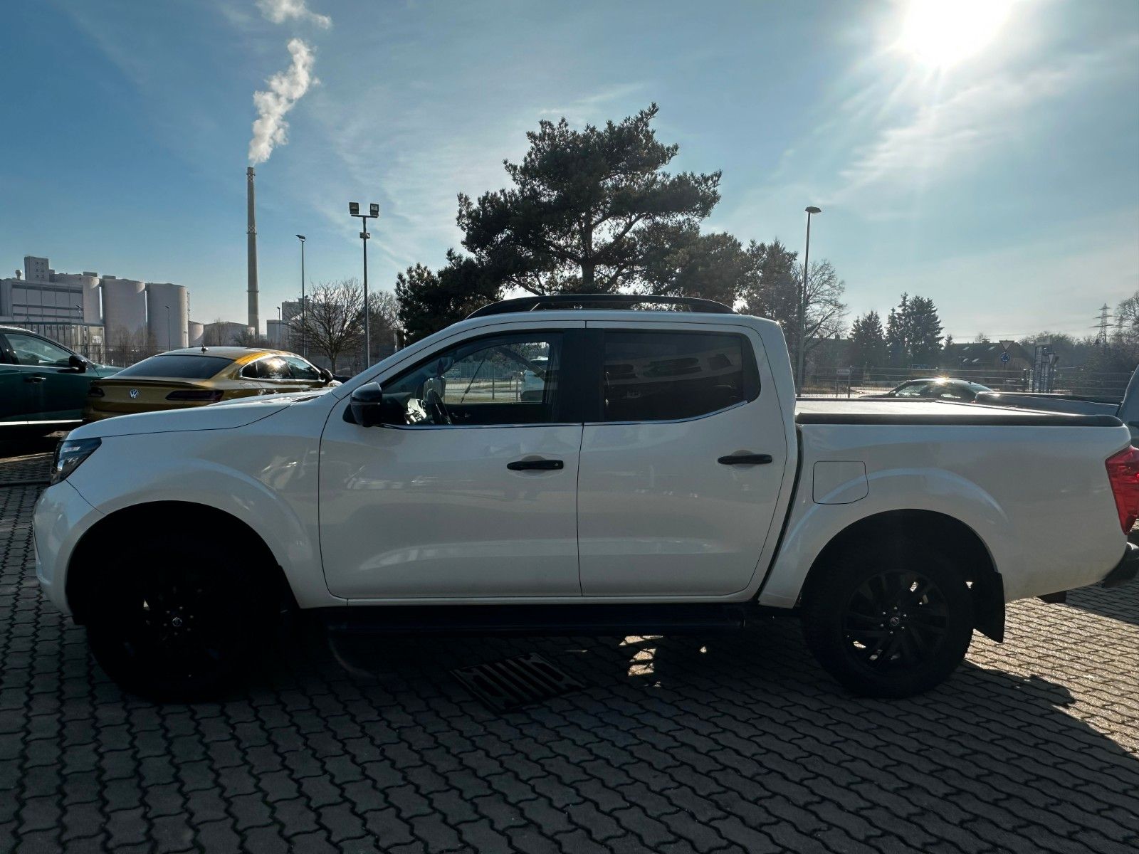 Fahrzeugabbildung Nissan Navara NP300 Tekna Double Cab 4x4 AHK