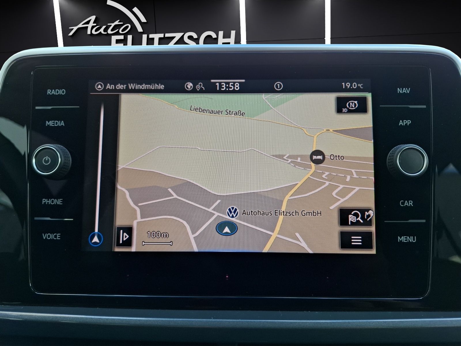 Fahrzeugabbildung Volkswagen T-Roc TSI Style LED Navi AID ACC Park-Assist SH