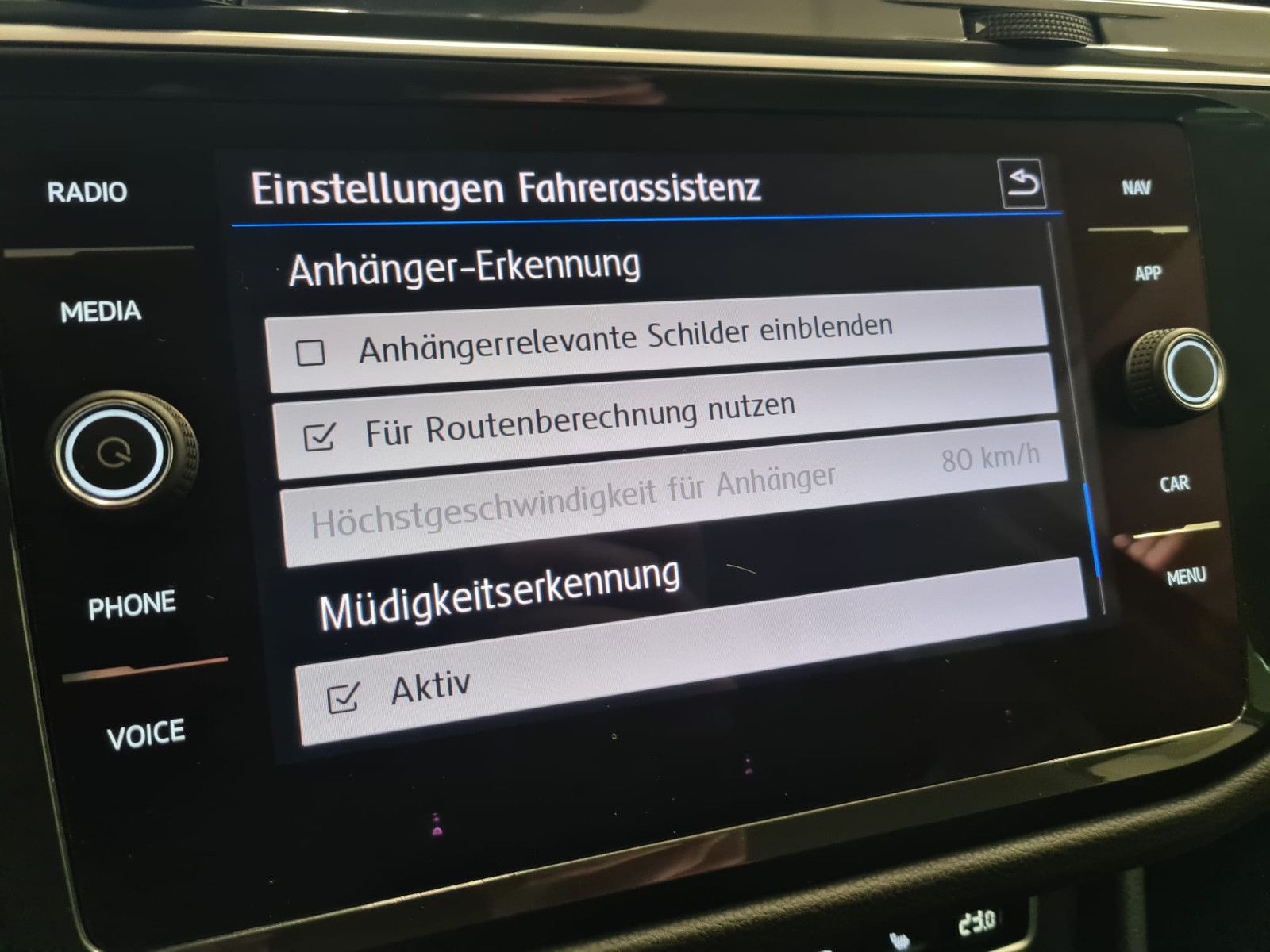 Fahrzeugabbildung Volkswagen Tiguan Comfortline / 1. Hand / AHK / GARANTIE