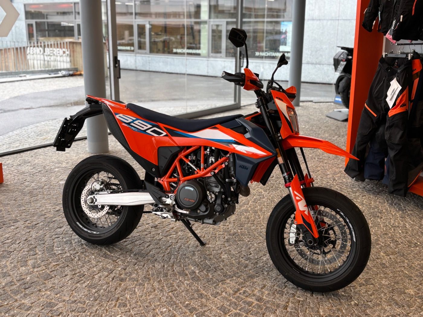 Fahrzeugabbildung KTM 690 SMC-R 2024