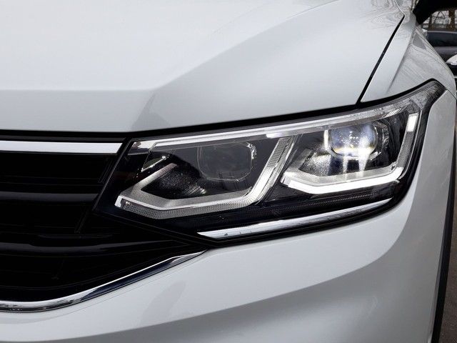 Fahrzeugabbildung Volkswagen Tiguan 2.0TDI DSG 4M R-Line PANO+AHK+STDHZ+++