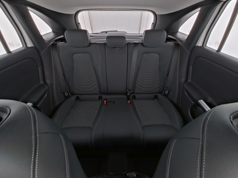 Fahrzeugabbildung Mercedes-Benz GLA 200 Progressive*Pano*STDHZG*Distro*360°*Totw