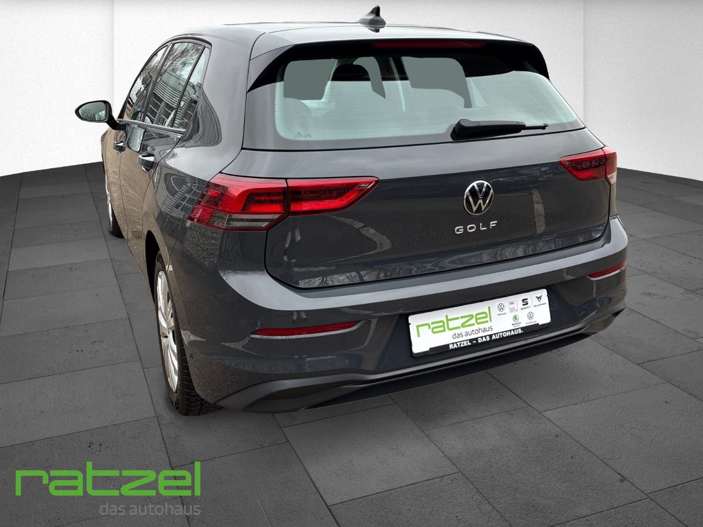Fahrzeugabbildung Volkswagen Golf VIII Life 2.0 TDI DSG ACC Navi LED Travel/L