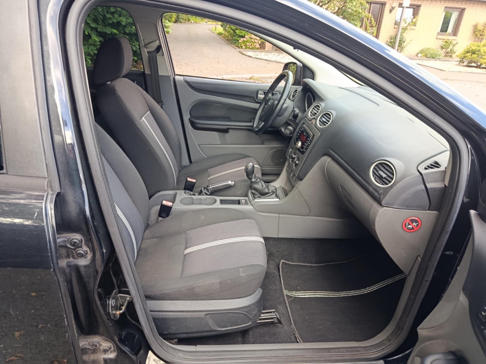 Ford Focus 2010 — photo 11