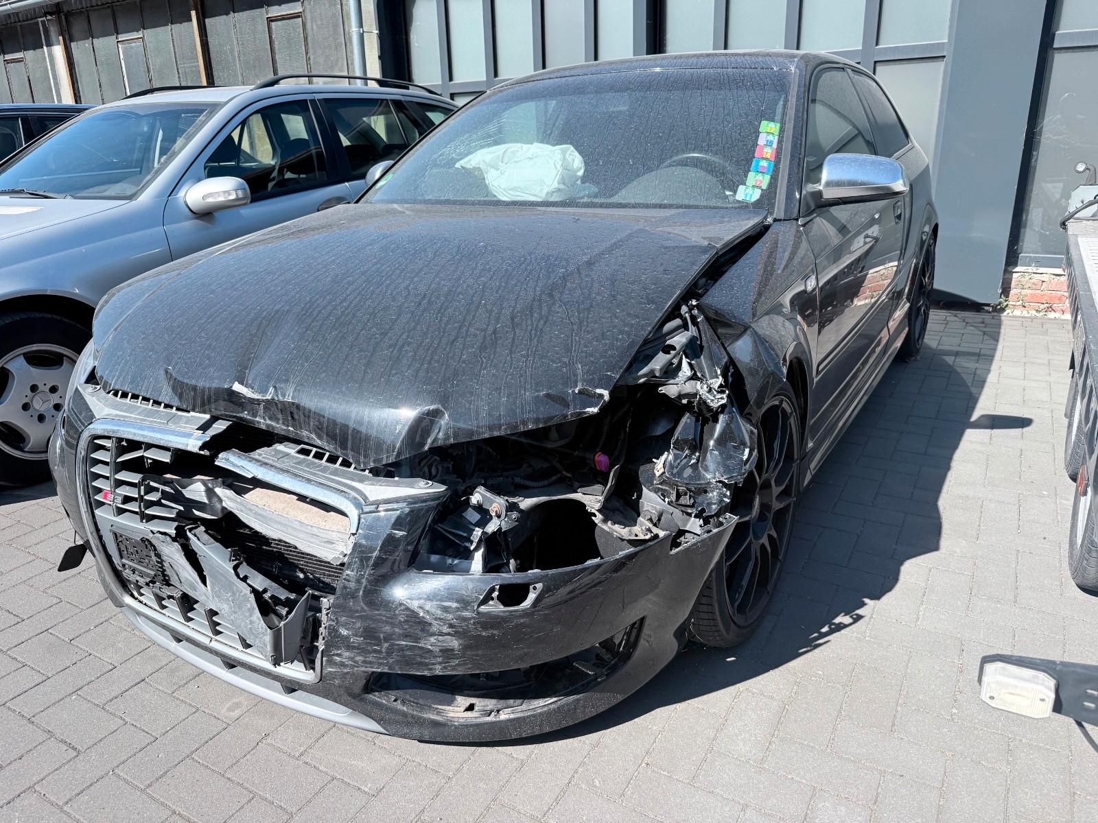 Audi S3 2.0 TFSI quattro Frontschaden Motor OK